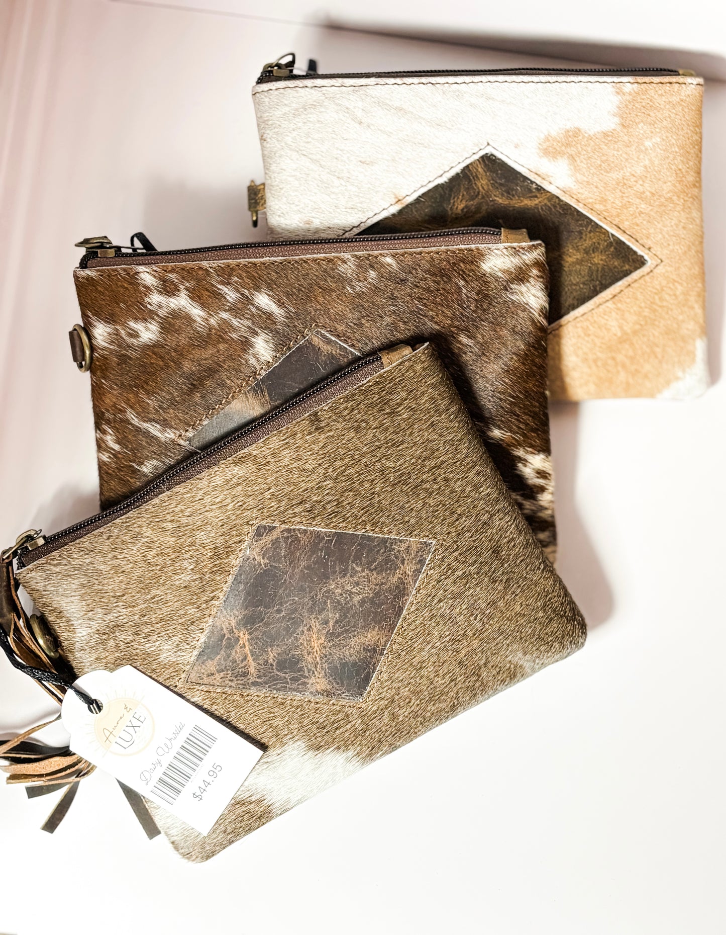 The Brown Daisy Wristlet — Western Elegance in Hand